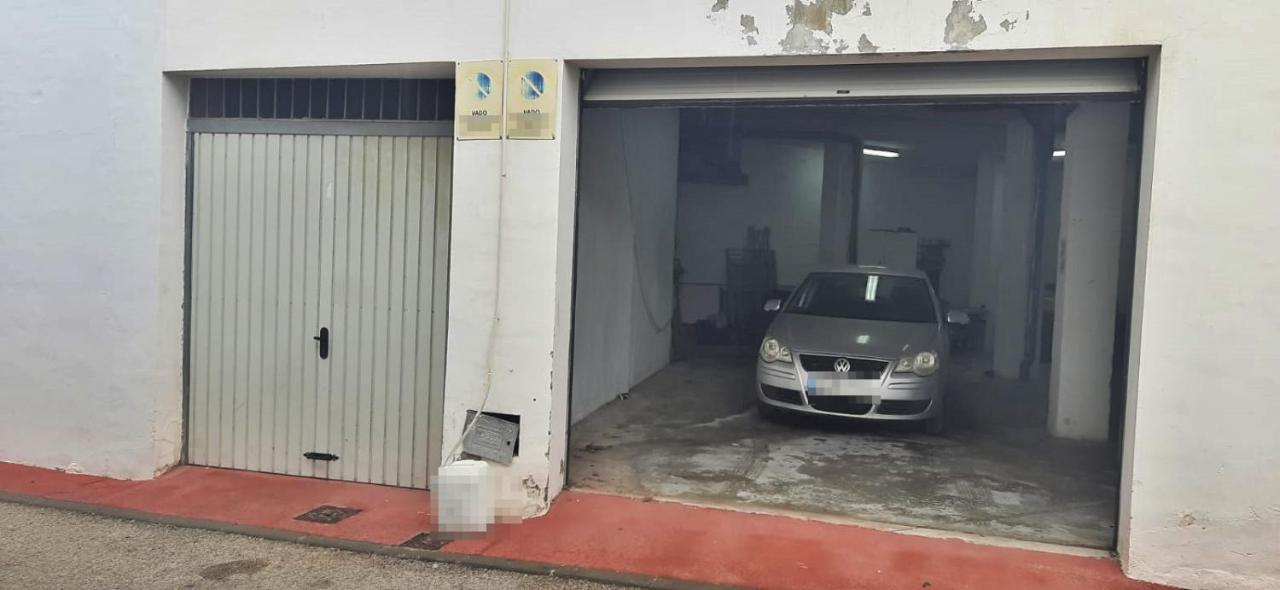 דירות פריחיליאנה Casa La Plaza מראה חיצוני תמונה